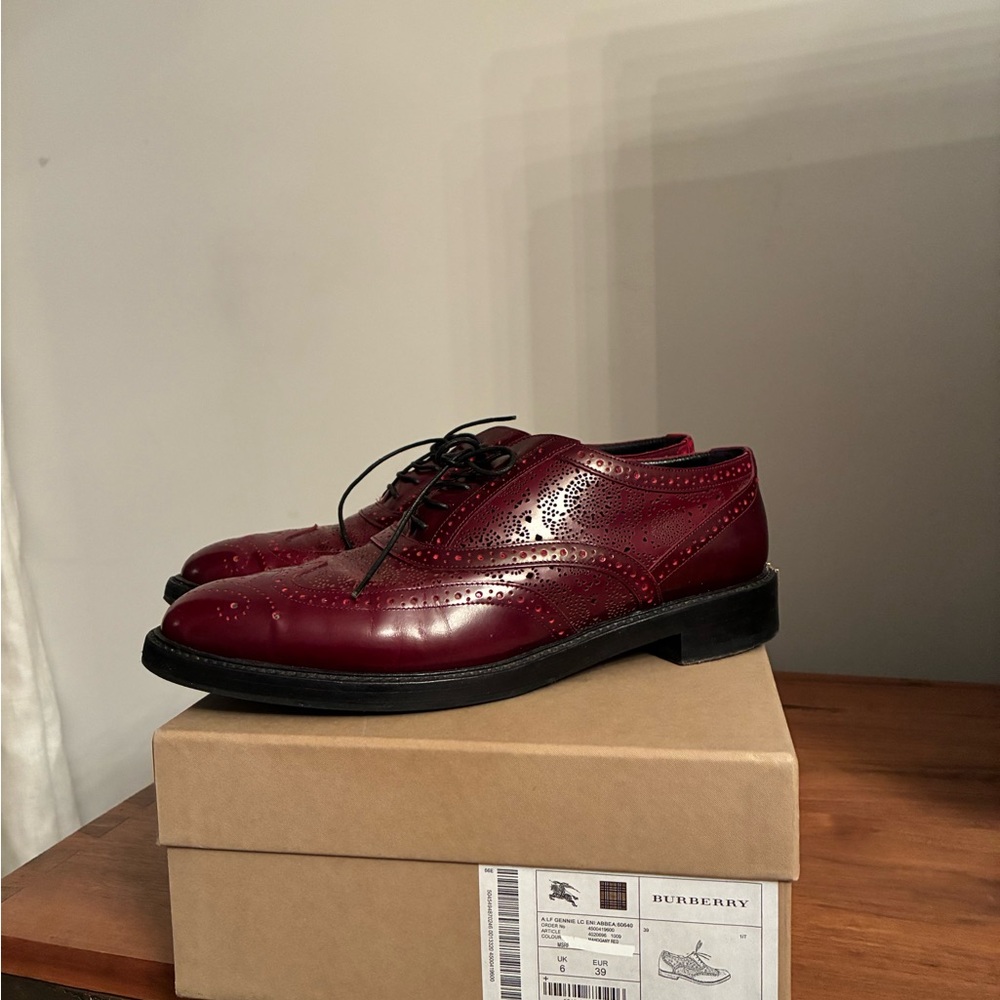 Authentic BURBERRY Women's Burgundy GENNIE Lace Wing-Tip Oxford Shoes